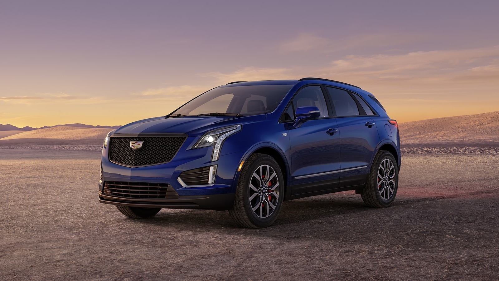 The Cadillac XT5 2025 parked at sunset.