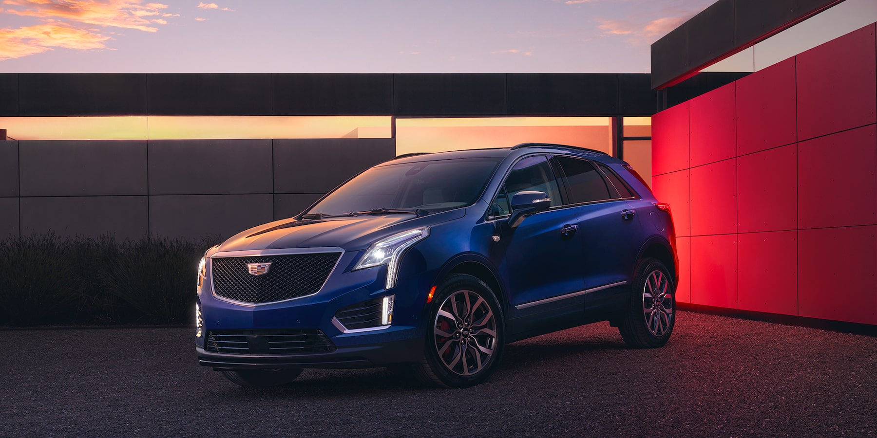 2025 Cadillac XT5 front view in an urban environment during sunset