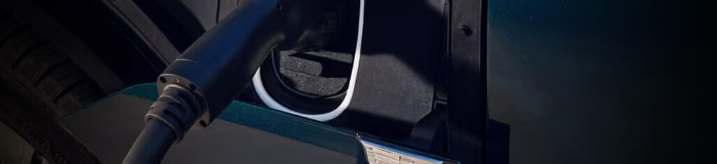 Cadillac laval blog aout BORNE RECHARGE NACS IMAGE3 1024x235